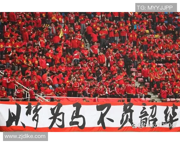 运动最新数据南京足球队灵活性变革引发热议球迷期待新战术与团队合作提升 运动最新数据南京足球队灵活性变革引发热议球迷期待新战术与团队合作提升